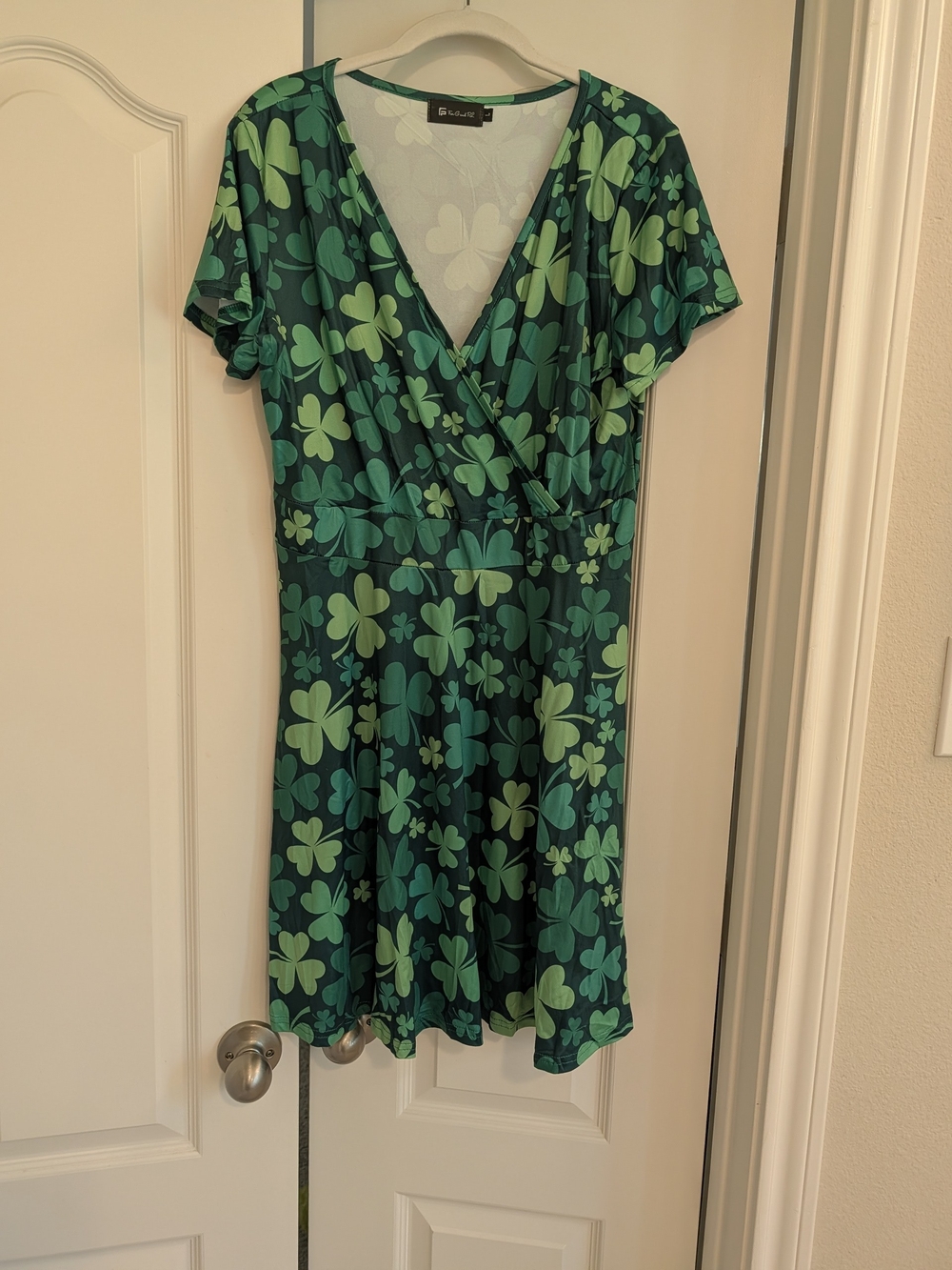 Green Shamrock Faux Wrap V‑Neck Mini Dress L